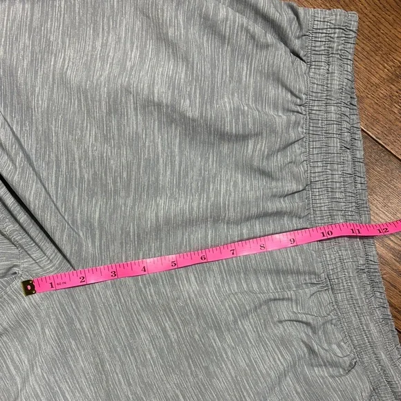 lululemon men’s Gray Athletic Shorts with Drawstring - Picture 10 of 11